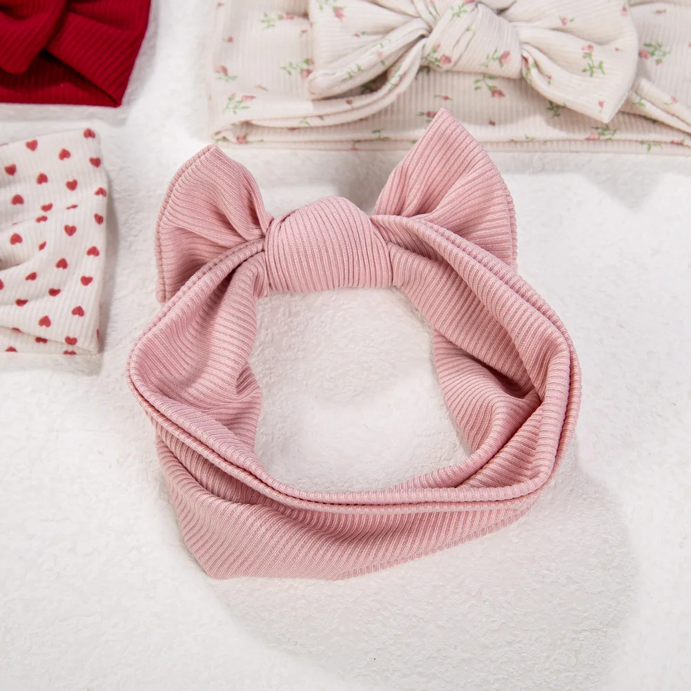 Conjunto de tres diademas en uso