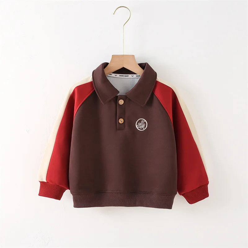 Sudadera niño con parches de retales – estilo casual otoño