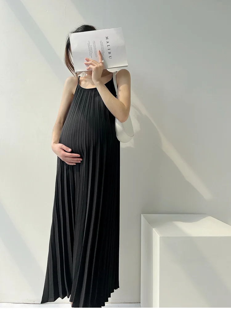 Vista del vestido plisado en gasa para maternidad