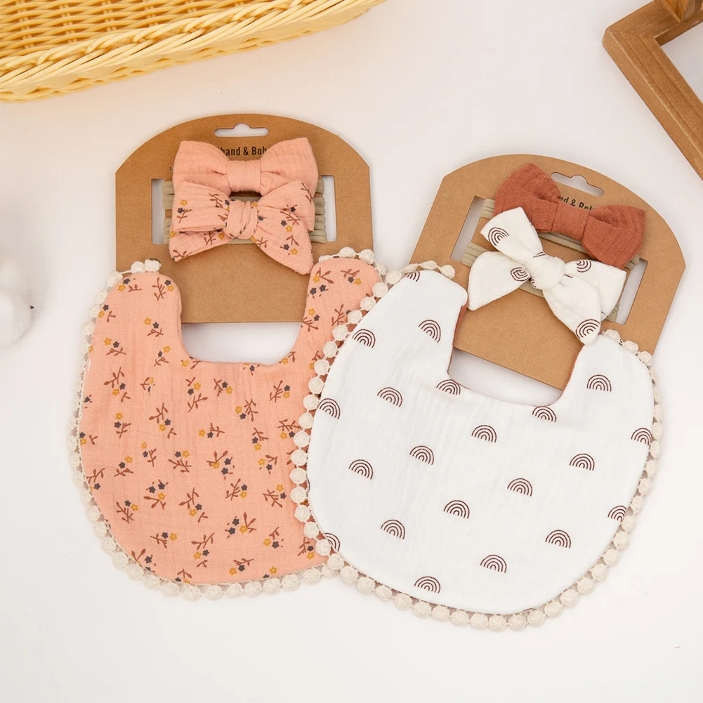 Set baberos florales bebé con diademas, toalla eructo y gorros - imagen 4