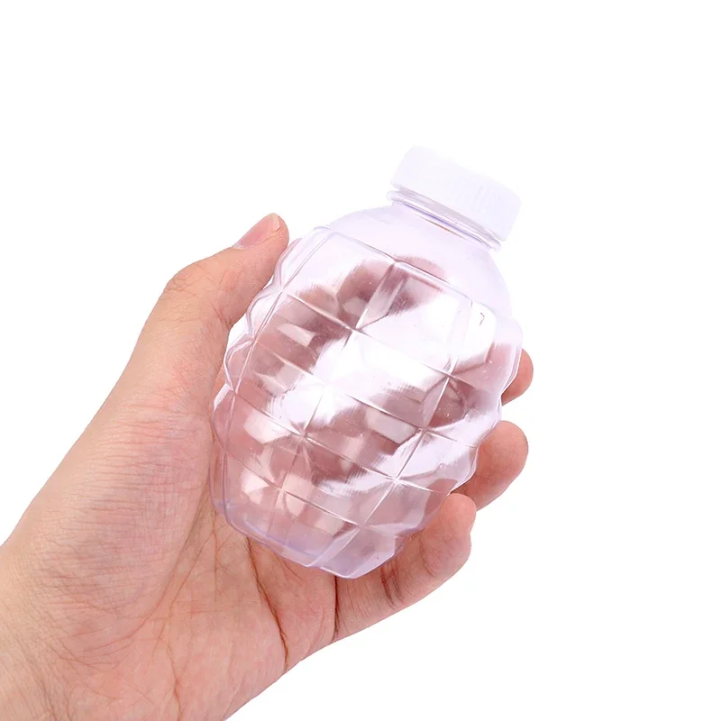 Conjunto de cuatro botellas alineadas sobre fondo blanco, destacando su uniformidad