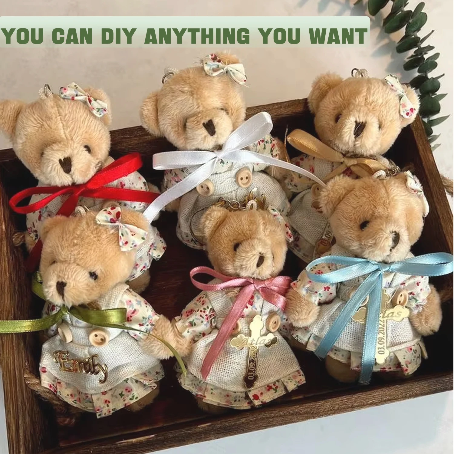 Mini peluche de oso con ropa de arpillera para decoración - imagen 4