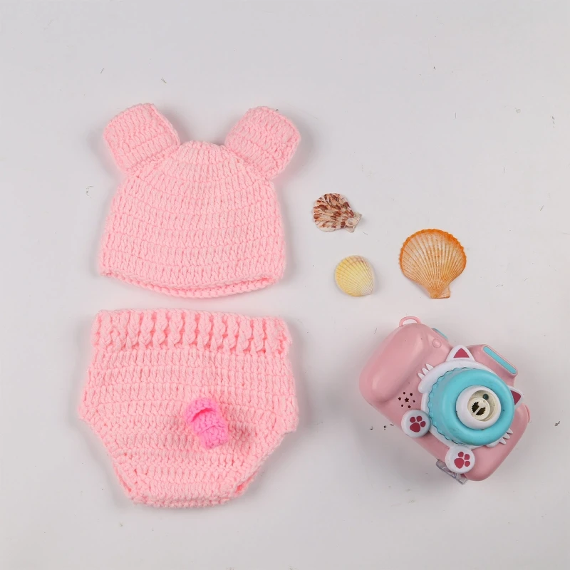 Gorro y pantalón tipo C en lana tejida