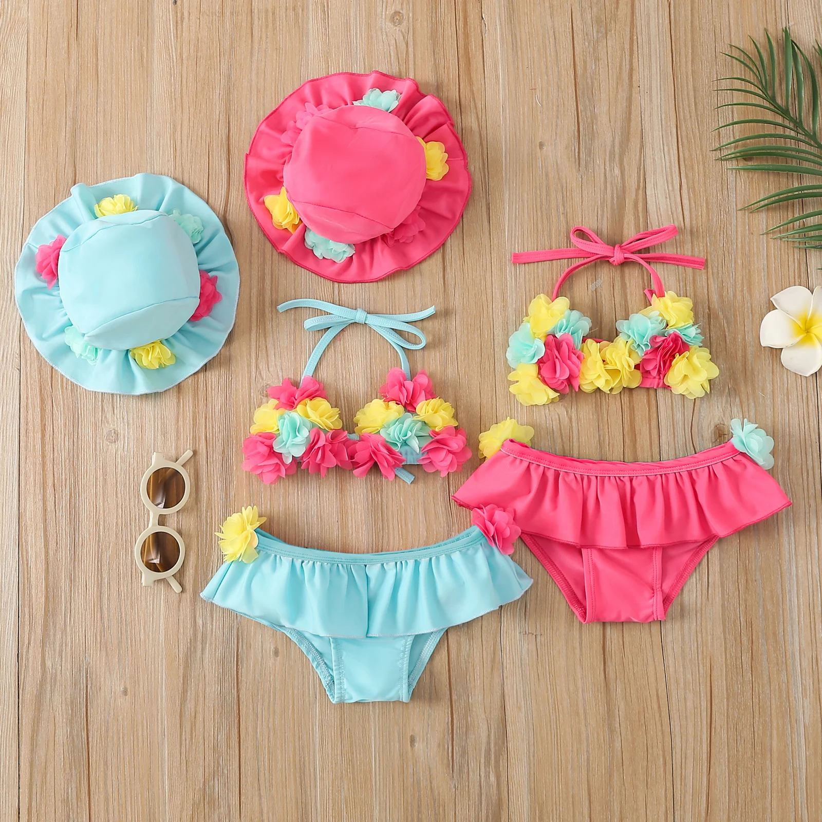Traje de baño niña con flores, bikini halter y gorro de playa