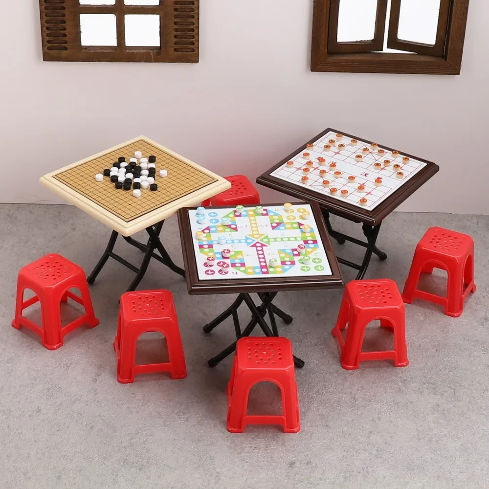 Ajedrez en miniatura con mesa y sillas para casa de muñecas - imagen 2