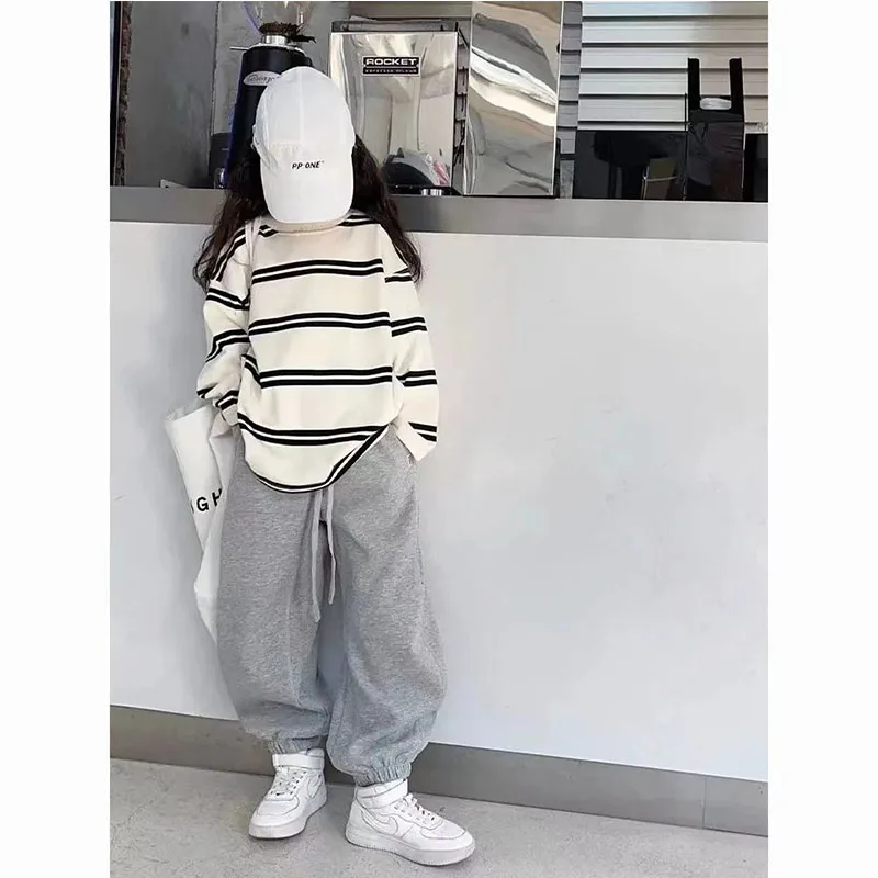 Conjunto de chándal rayado para niñas: top cuello redondo y pantalón - imagen 5