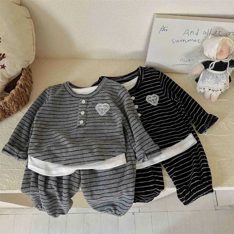 Conjunto infantil holgado para diferentes edades