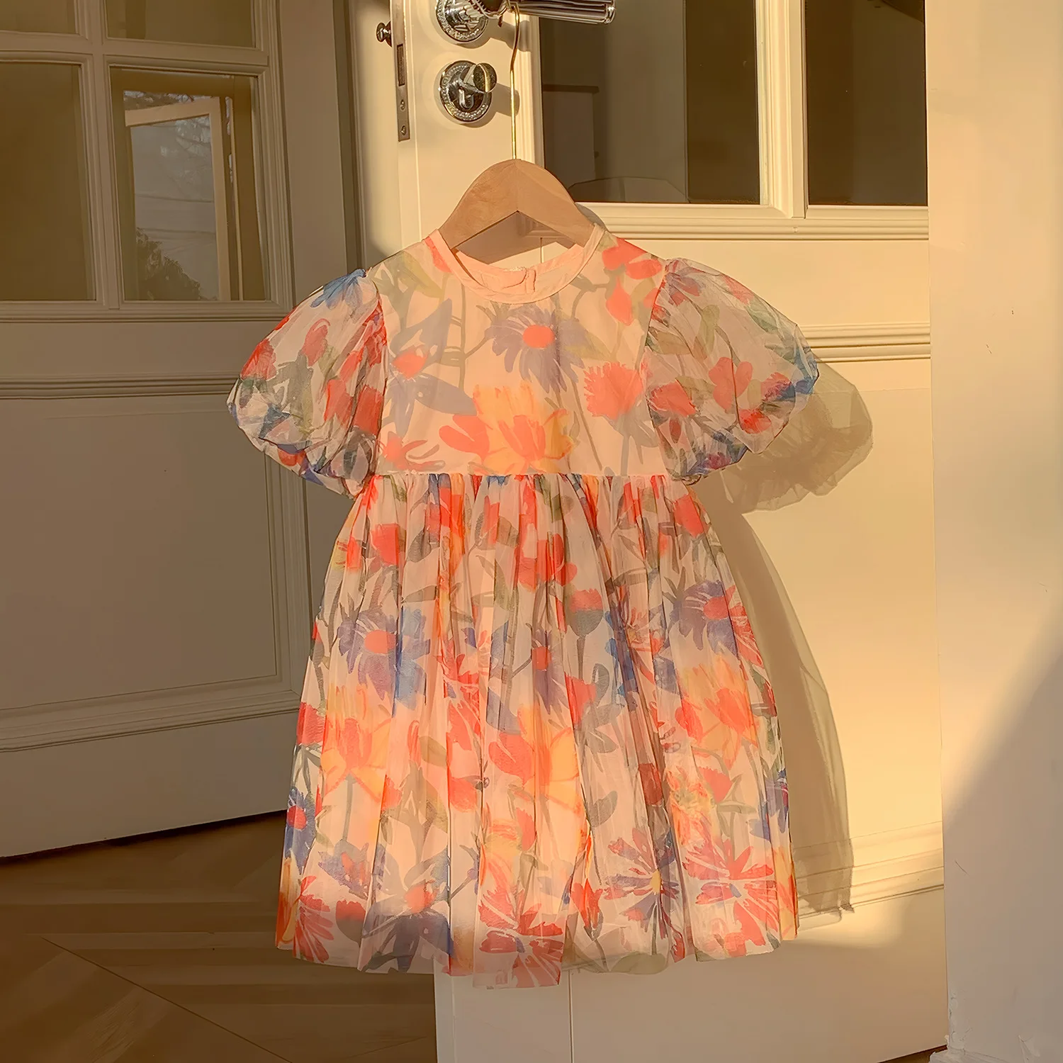 Vestido de verano de malla para niñas con flores y mangas abullonadas - imagen 3
