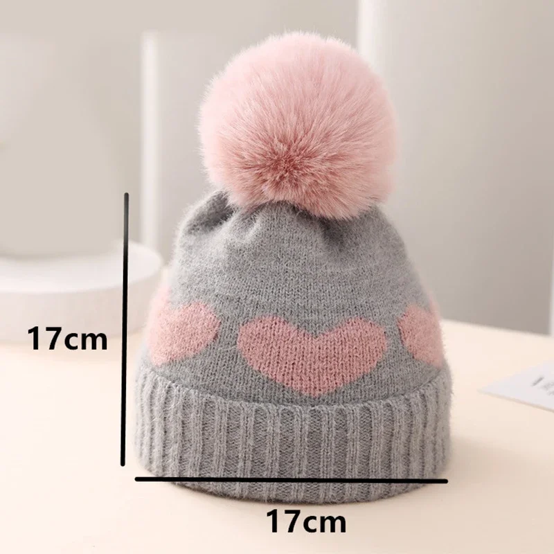 Gorro de punto invernal para bebé con pompón y corazón - imagen 2