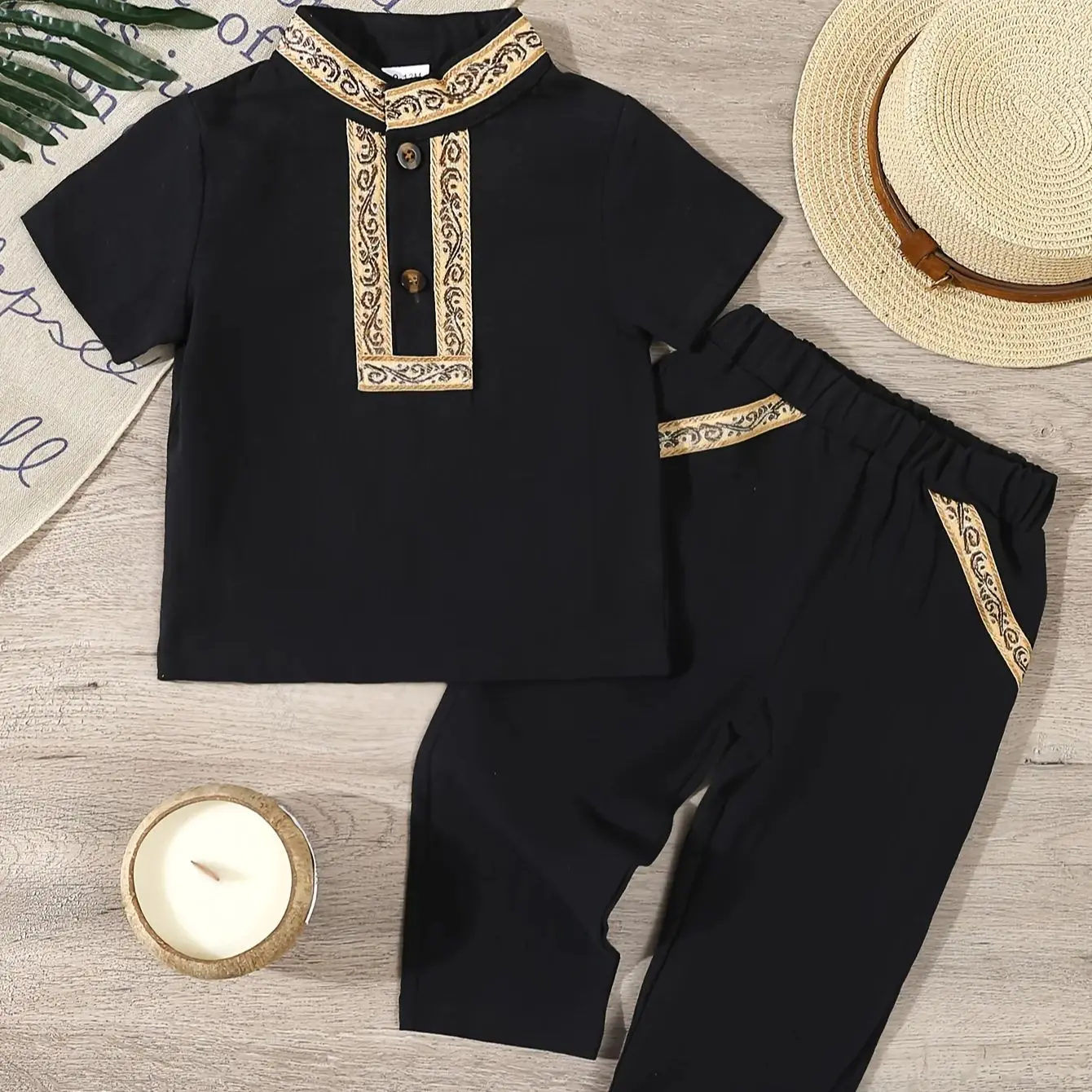Conjunto de bebé estilo étnico de verano
