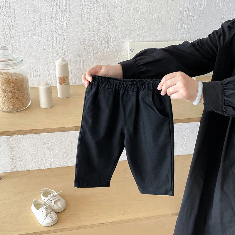Pantalones infantiles MILANCEL en tono caqui con cintura elástica