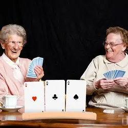 Soporte cartas póker en madera para juegos mesa personalizables