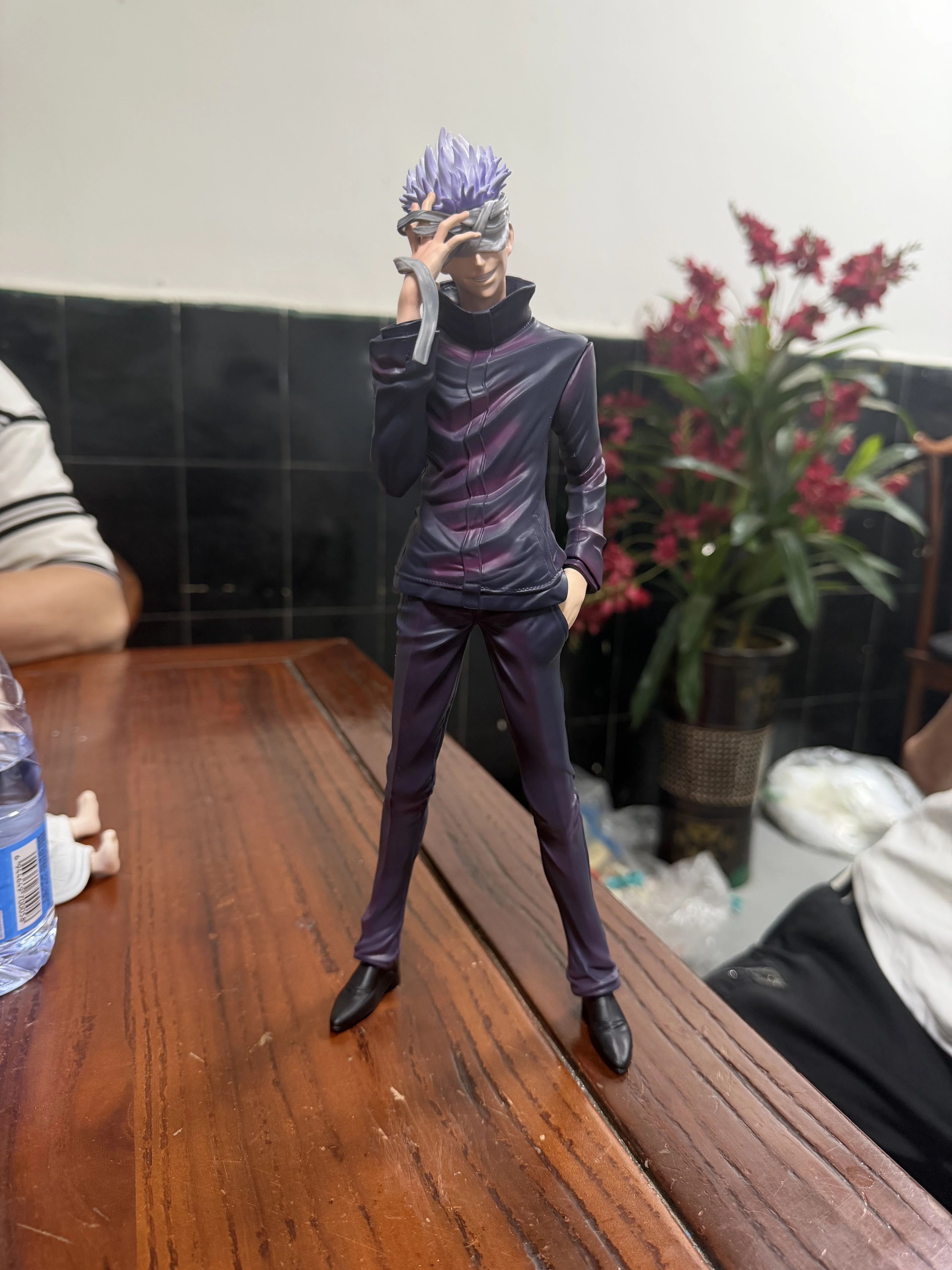 Figura de acción Satoru Gojo Jujutsu Kaisen para escritorio - imagen 4