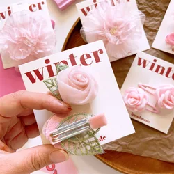 Pinzas pelo niña con tela, flores rosas y pico de pato