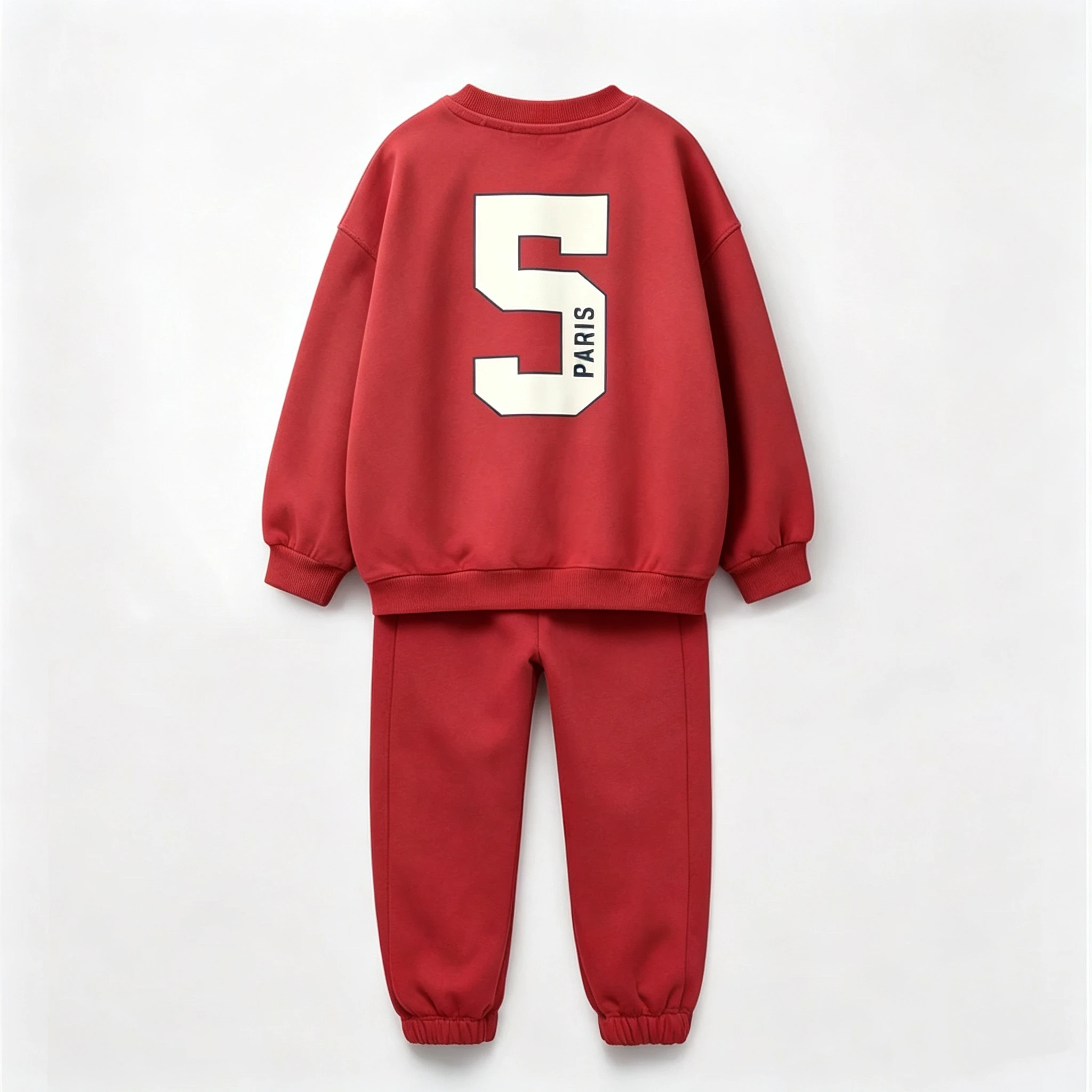 Conjunto infantil con estilo deportivo