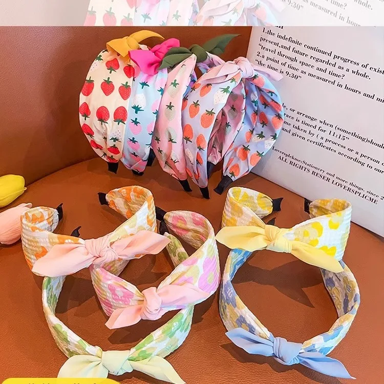 Diadema para niñas de tela con lazo ancho y fresa - imagen 5