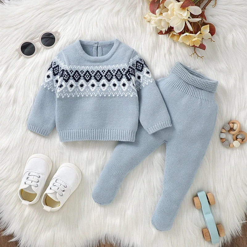 Conjunto bebé 0-9M - suéter tejido y pantalón a rayas; abrigo cálido