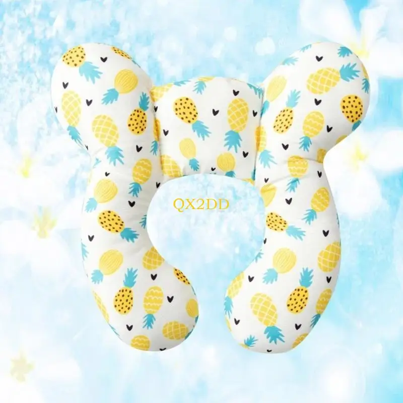 Almohada colocada en cochecito infantil