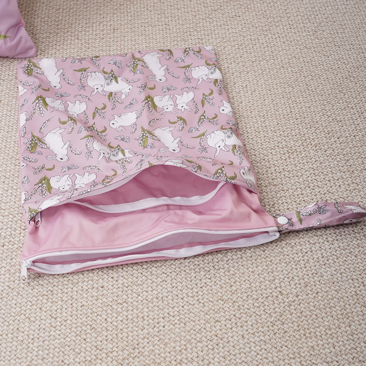 Bolsa impermeable para pañales Elinfant – Compartimento seco y húmedo - imagen 4
