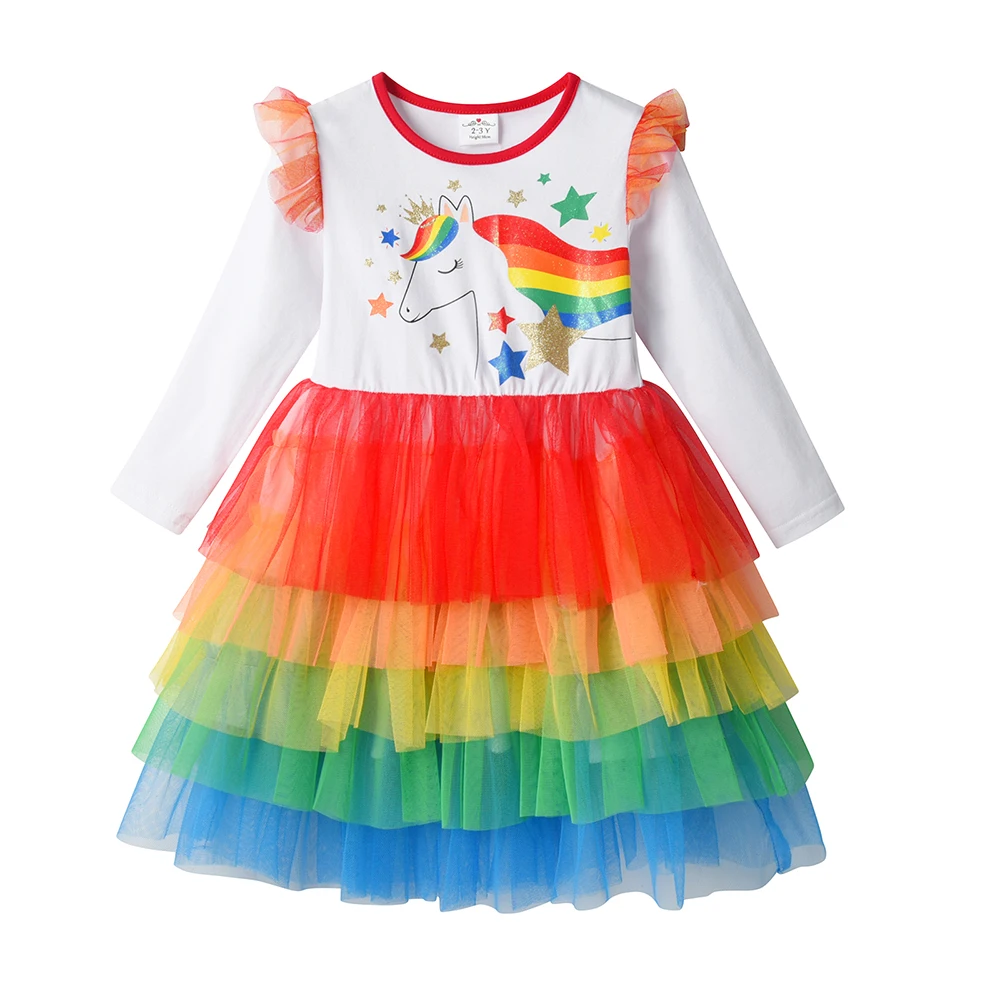 Vestido en detalle de gasa y aplicaciones