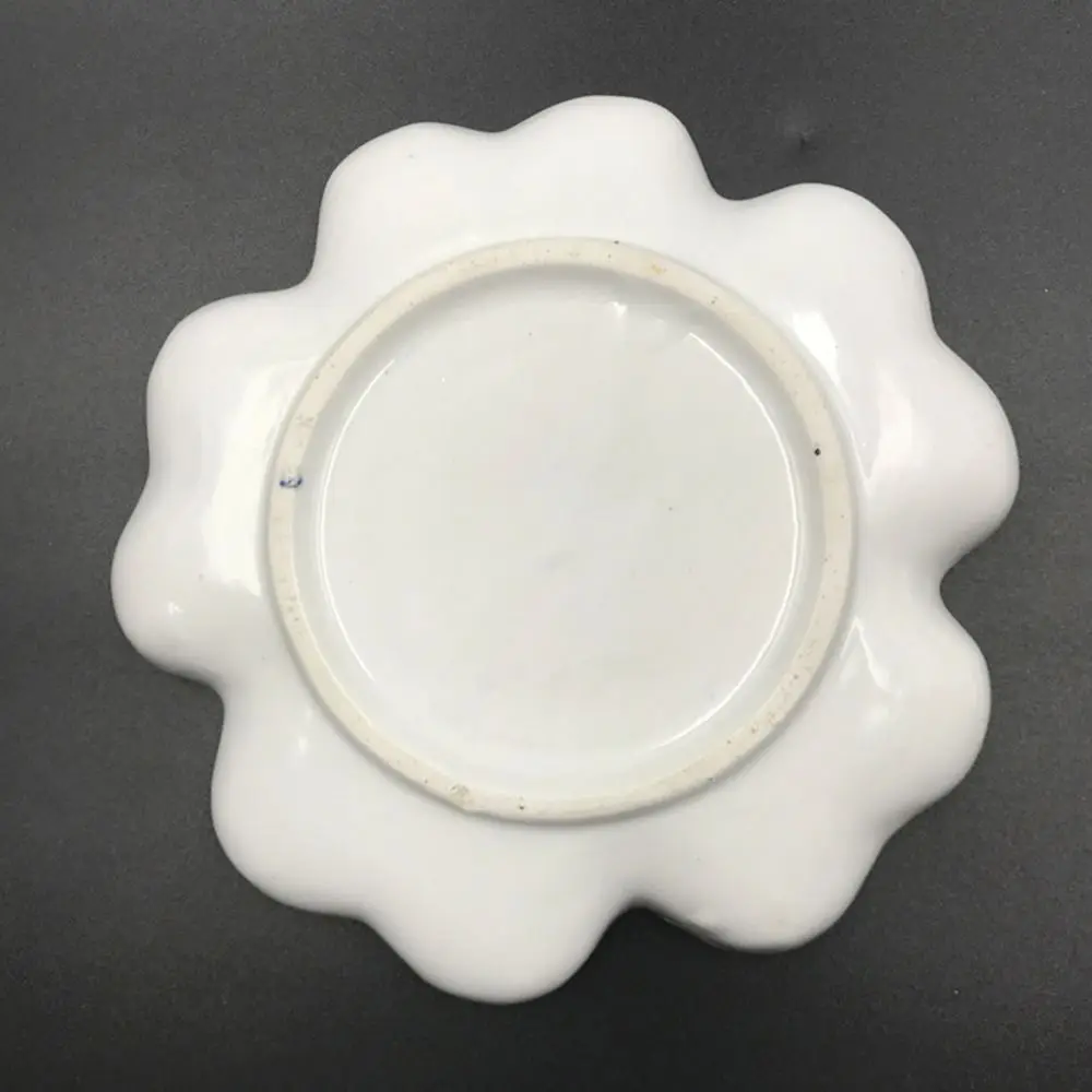 Detalle de la paleta de porcelana para mezclar colores