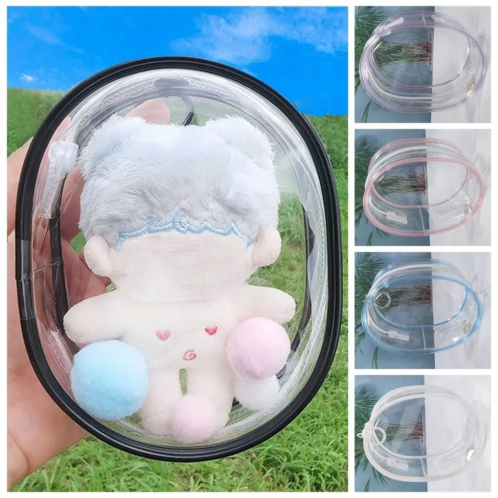 Bolsa transparente para exteriores mostrando su diseño frontal