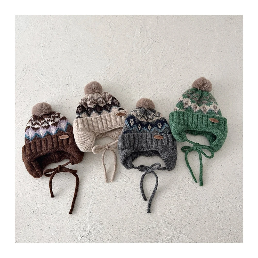 Gorro de punto infantil con tejido diamante y franjas multicolor - imagen 2