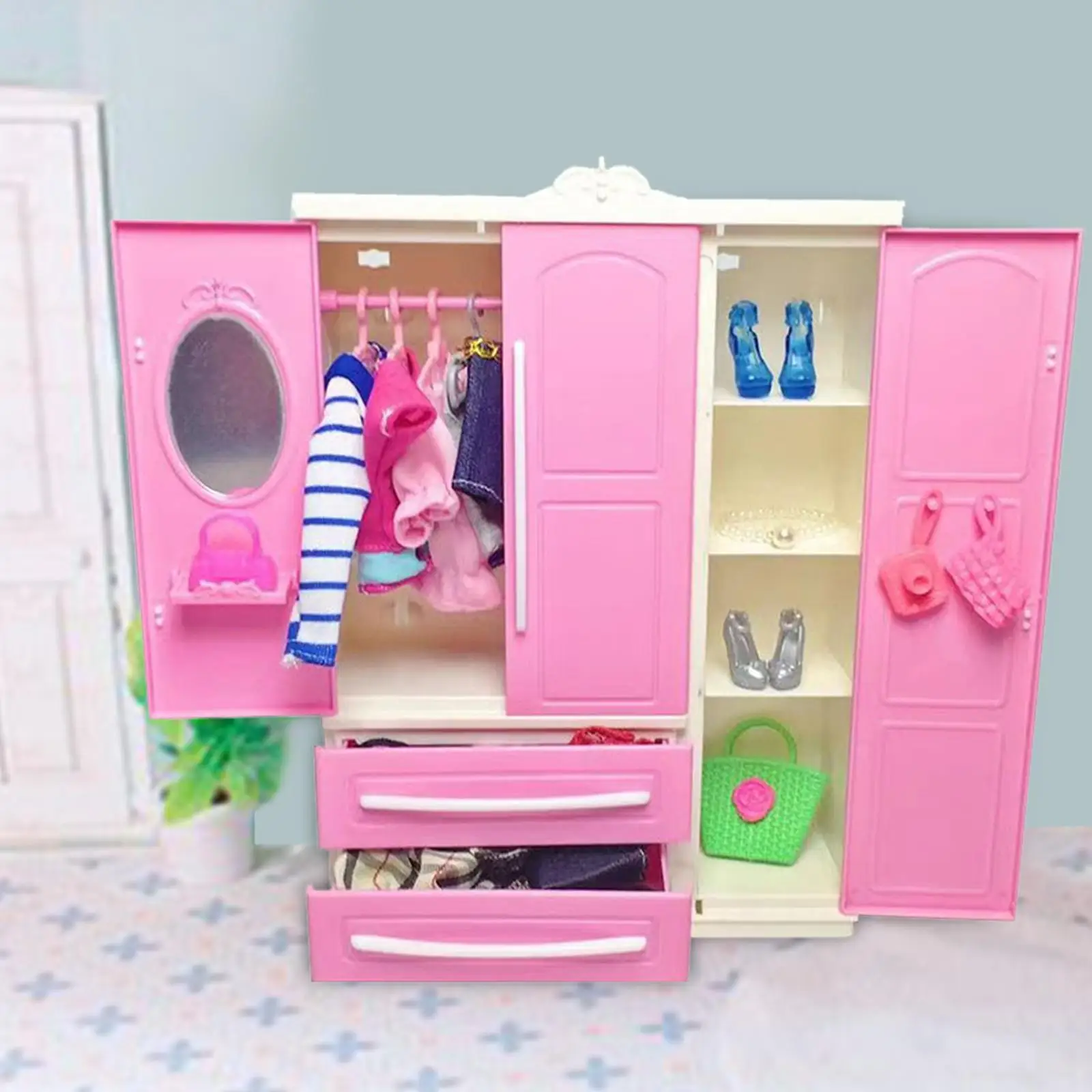 Armario de muñecas con perchas y accesorios para casa - imagen 4