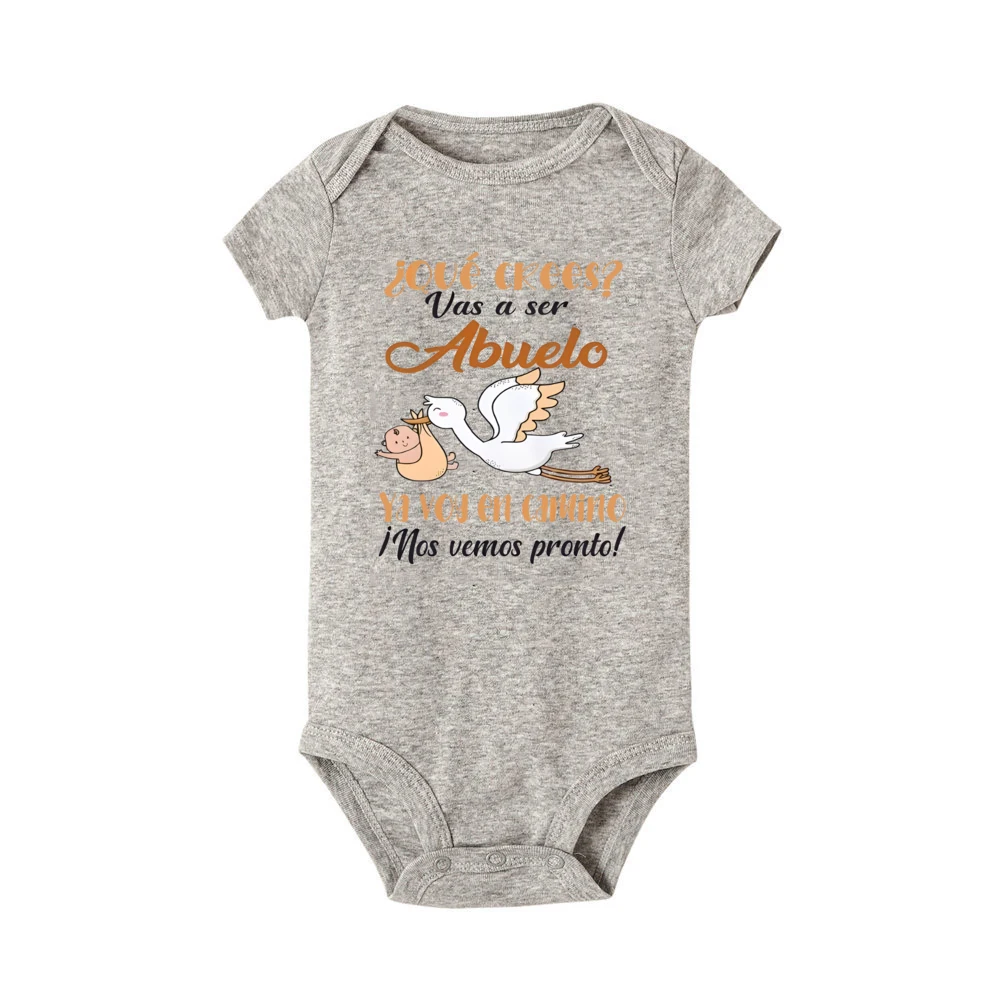 Ropa de bebé para anuncio