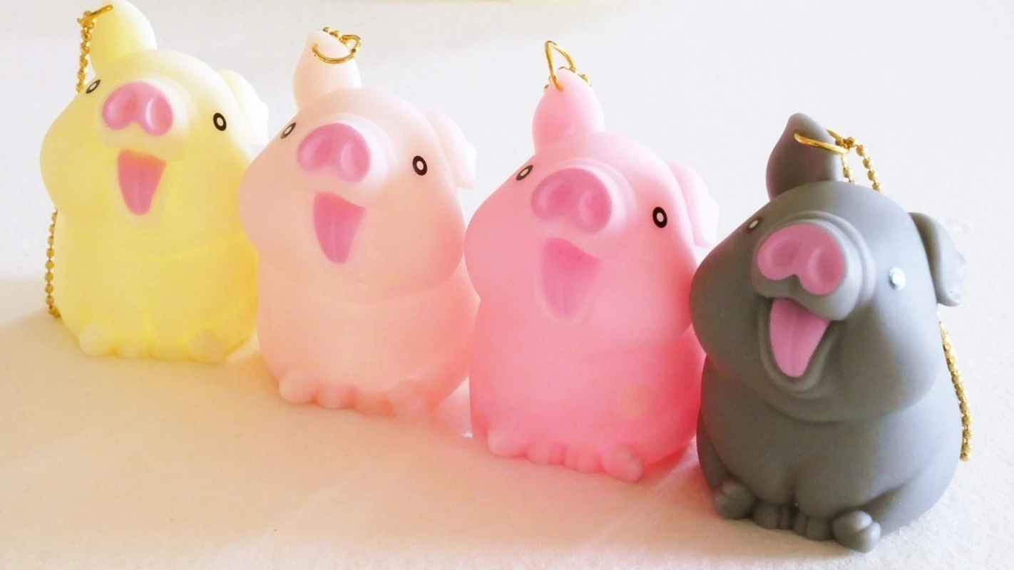 Llavero antiestrés de cerdito blando para niños - imagen 4