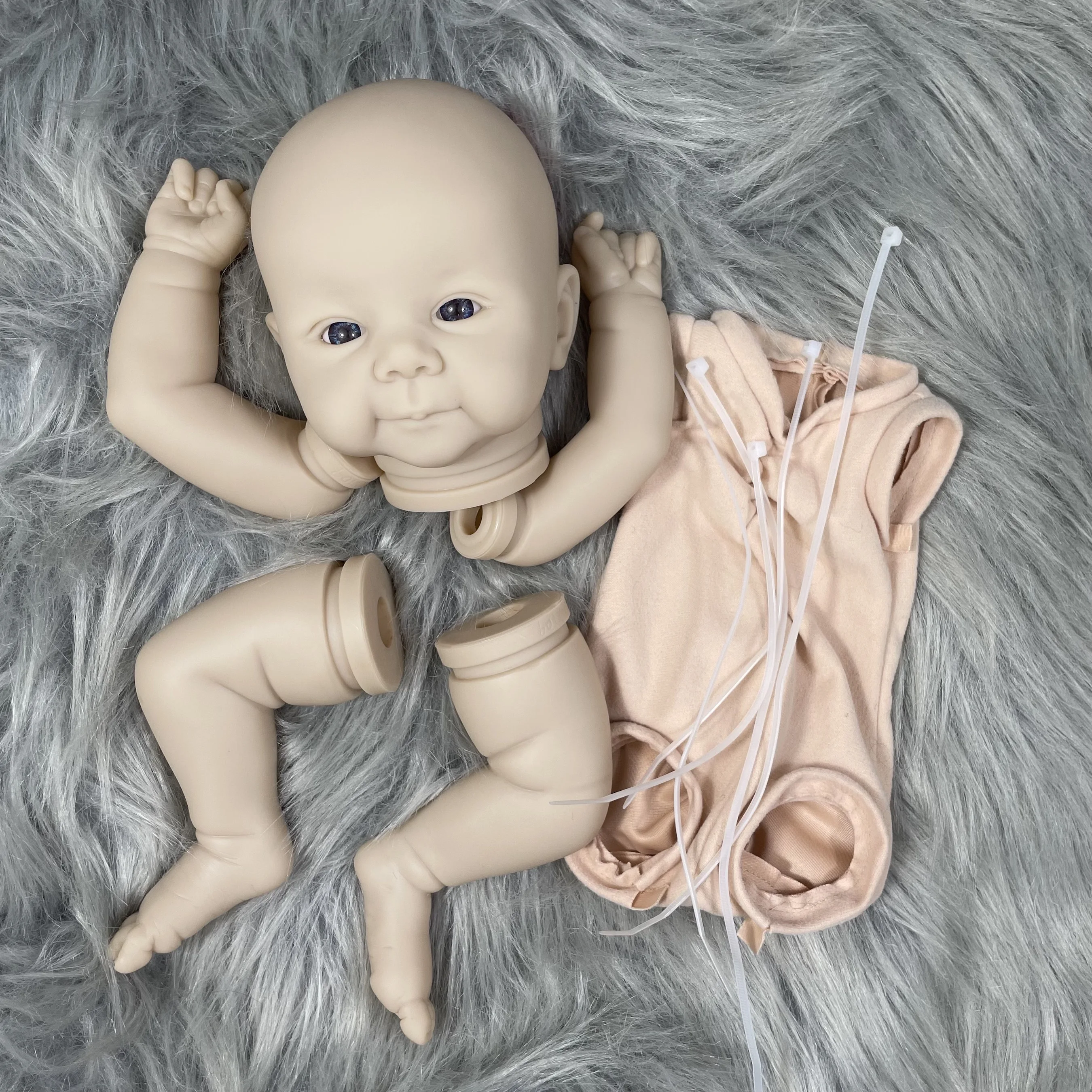 Kit de muñeca reborn MRB Juliette realista en vinilo y cuerpo textil - imagen 2