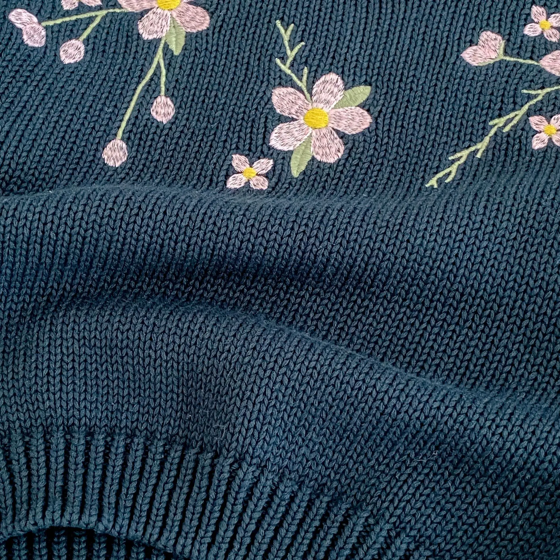 Suéteres bordados cuello redondo para niñas otoño 2025 - imagen 5