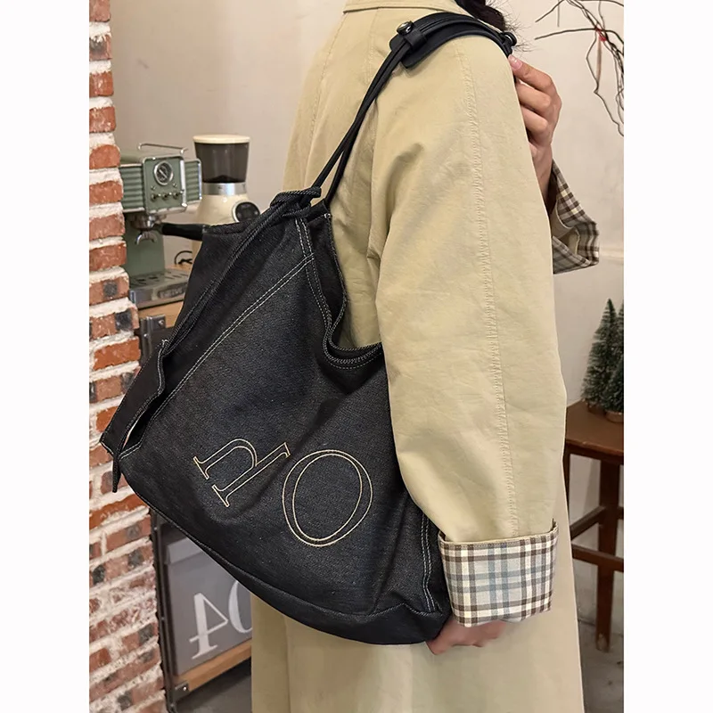 Bolso bandolera vaquero retro con letras, gran capacidad - imagen 3