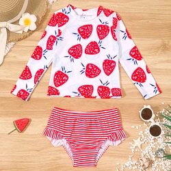 Traje de baño conjunto niña estampado de fresa manga larga