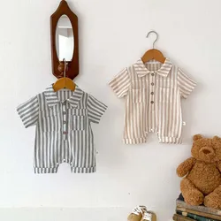 Monos a rayas de verano con cuello vuelto para bebés