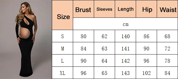 Detalle del diseño asimétrico y la caída del vestido