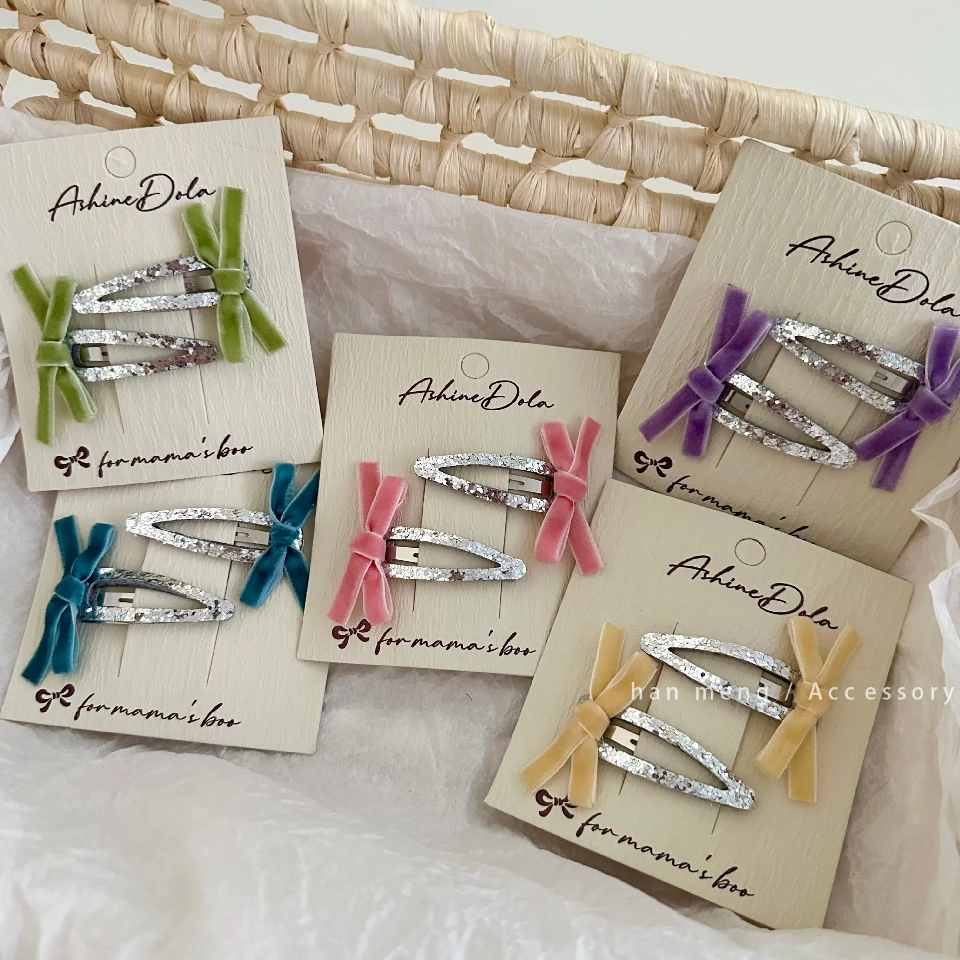 Pack de dos clips plateados con detalle de terciopelo