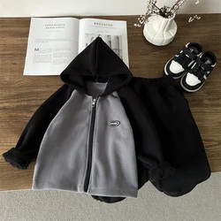 Conjunto infantil de lana con capucha y cremallera