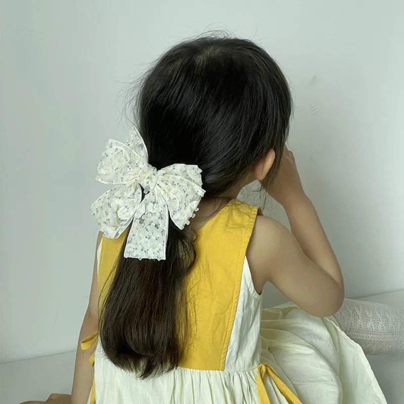 Acabado elegante para peinados infantiles