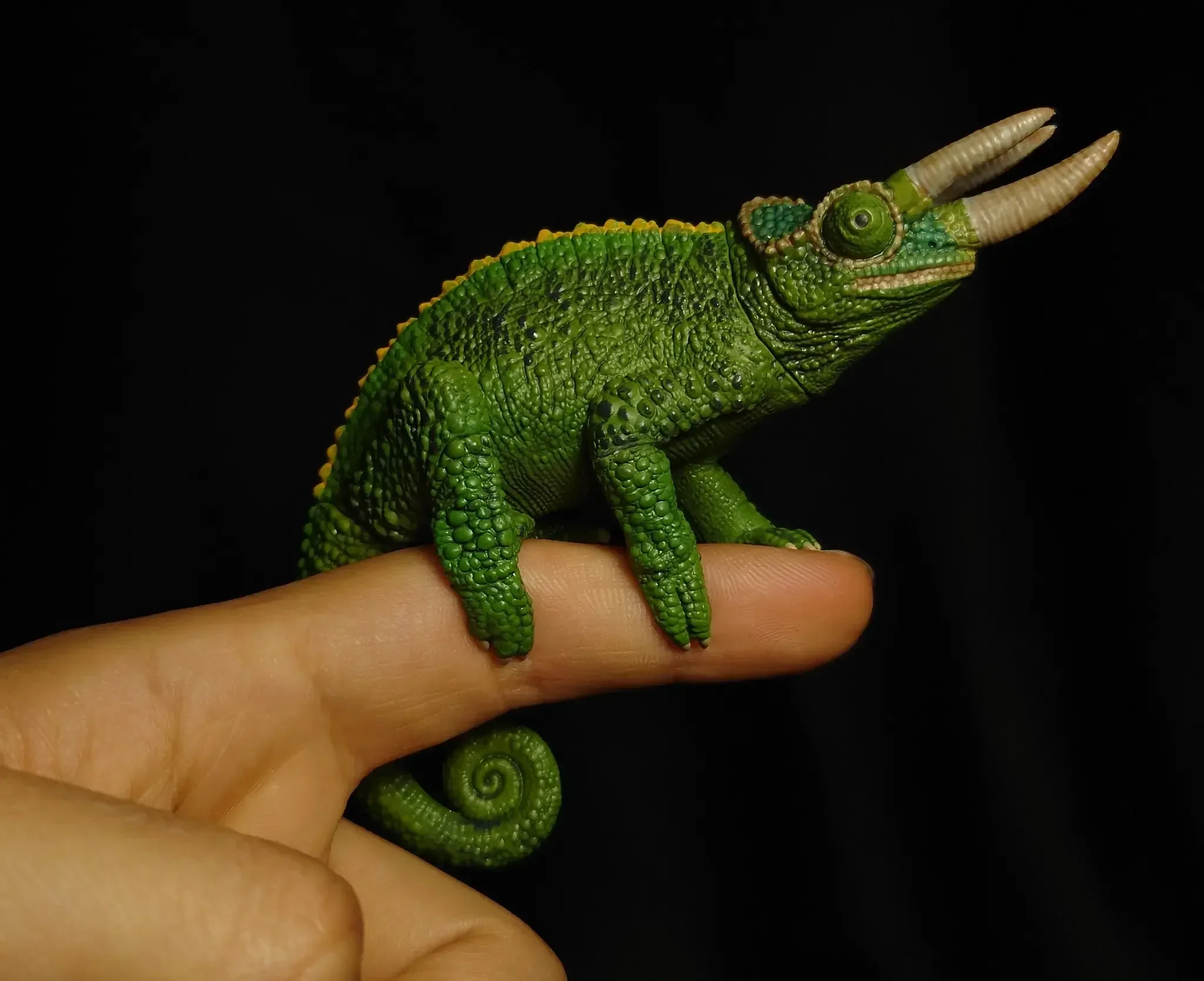 Figura coleccionable de camaleón verde SO-TA cápsula - imagen 4