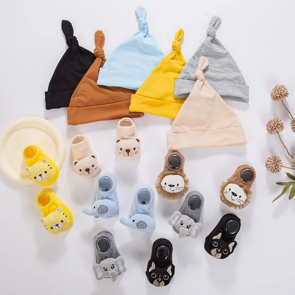 Variedad de diseños y colores disponibles del gorro de conejo para bebé