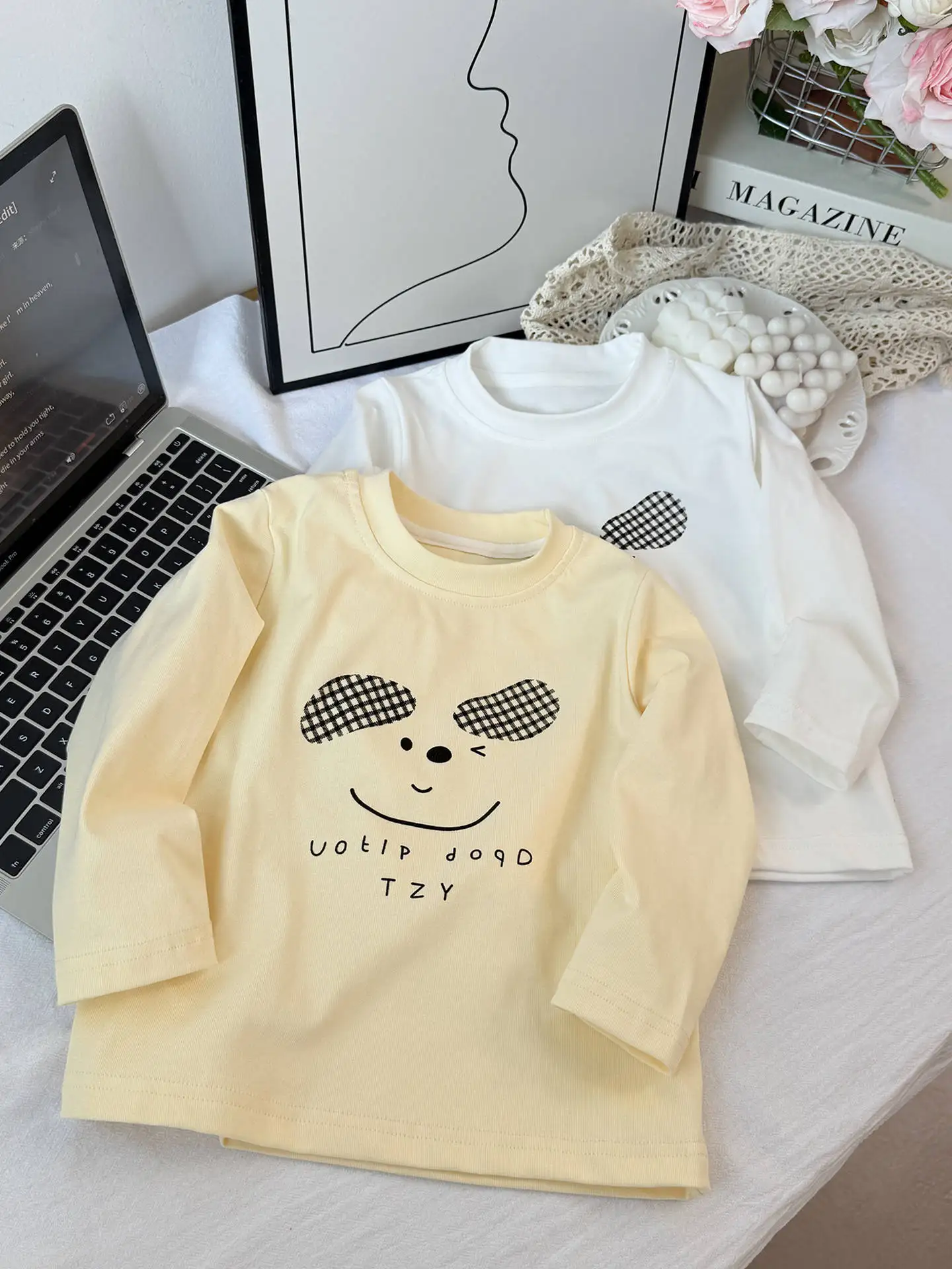 Camiseta infantil de manga larga con cuello redondo