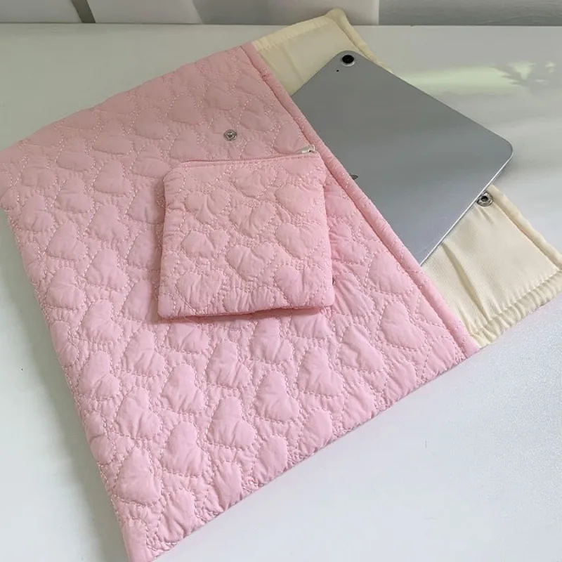Vista completa de la funda beige REAZOBI para portátil