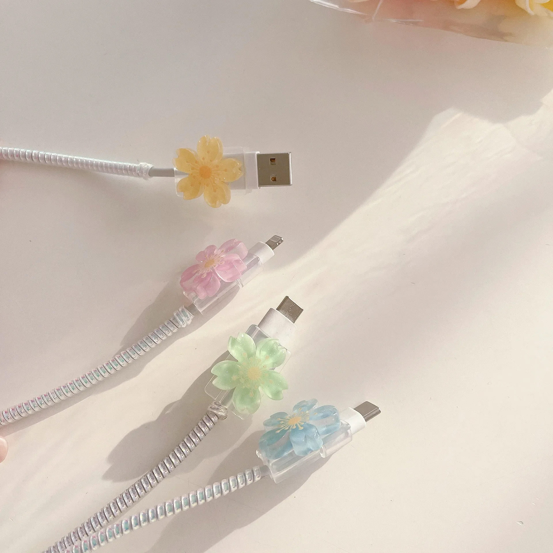 Protector de cable floral para iPhone 14 – Organizador decorativo - imagen 2