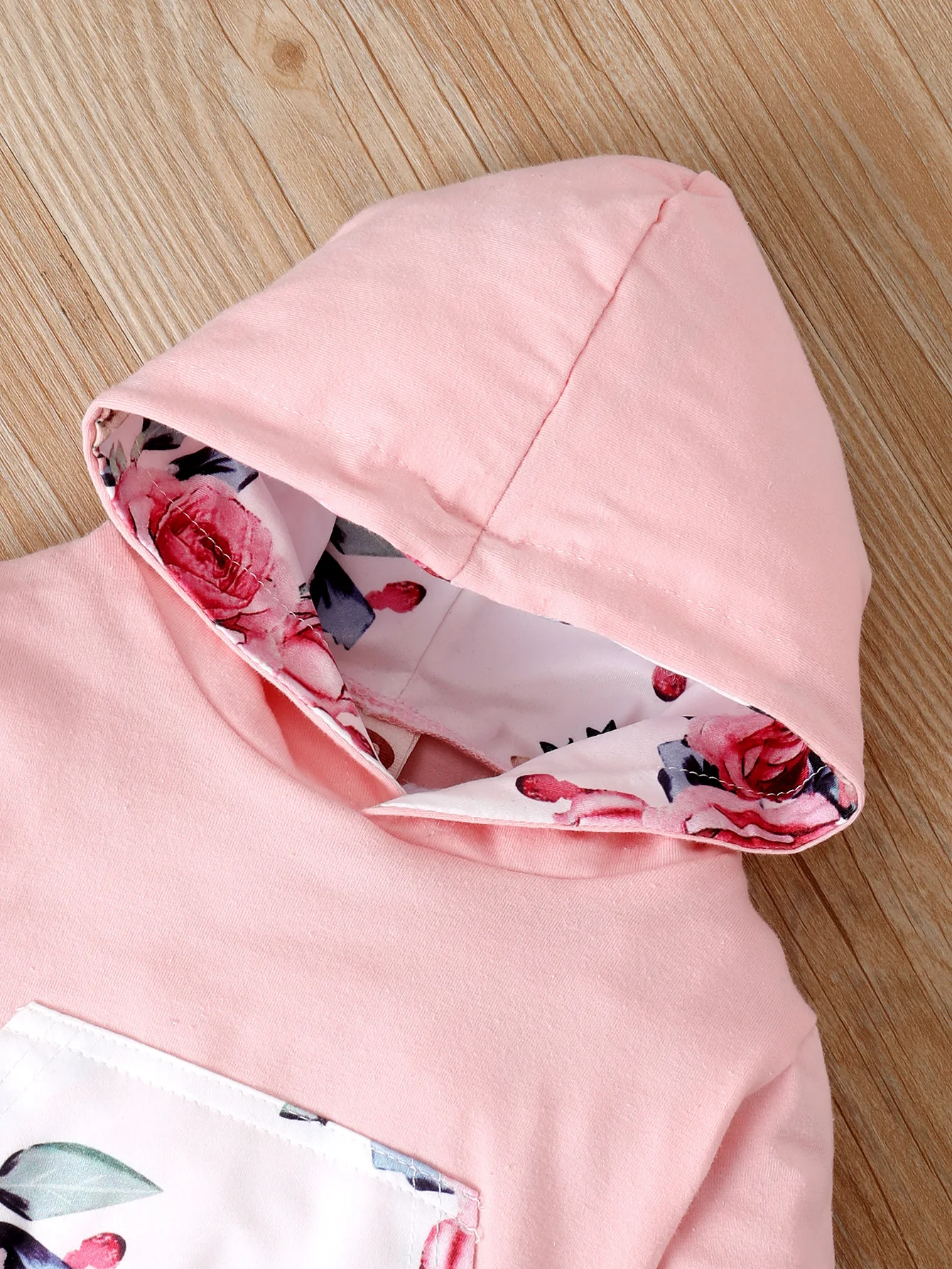 Conjunto floral bebé: top capucha, pantalón y diadema - imagen 2