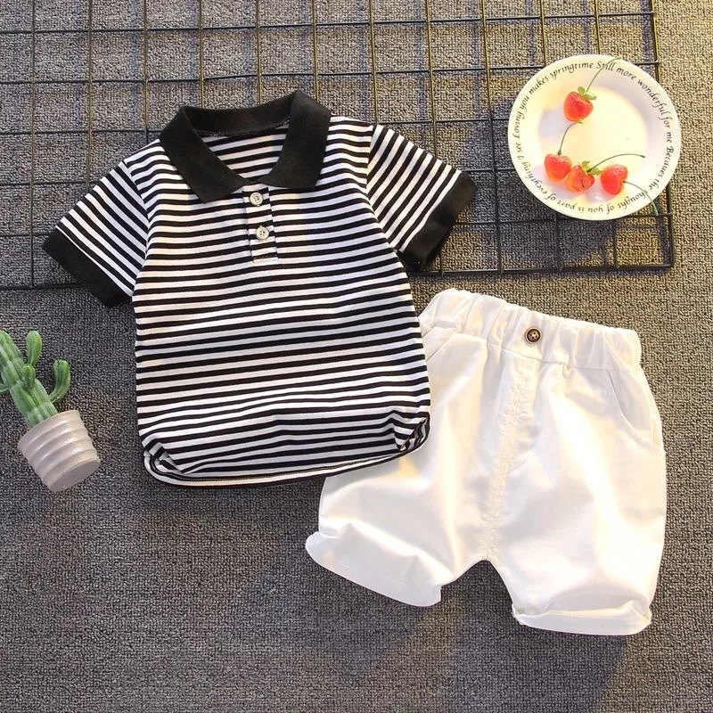 Conjunto verano bebé: camiseta a rayas y shorts - imagen 3
