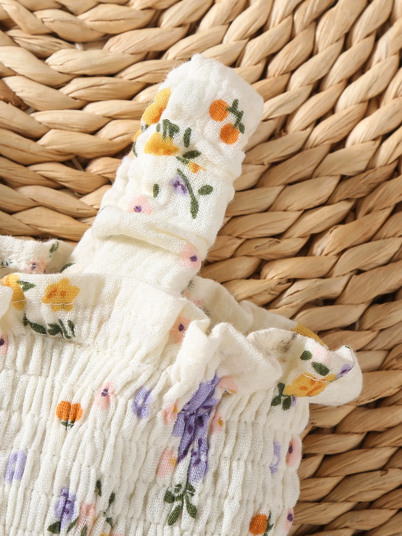 Vestido infantil floral con sombrero detalles