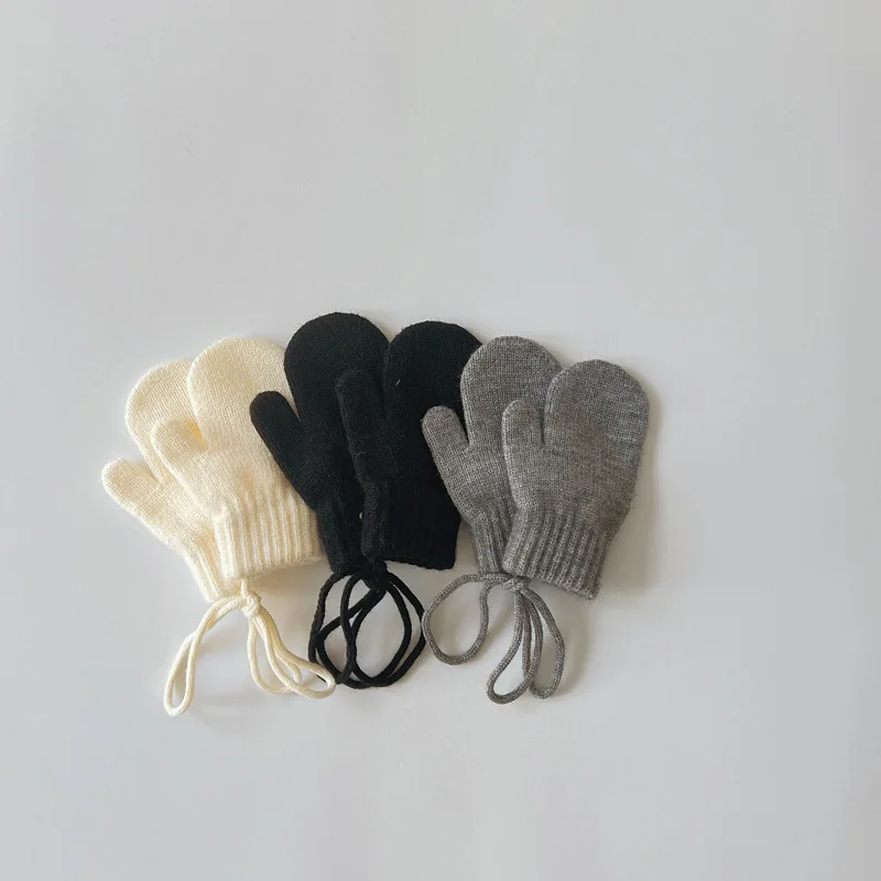 Guantes cálidos con cordón ajustable para bebé