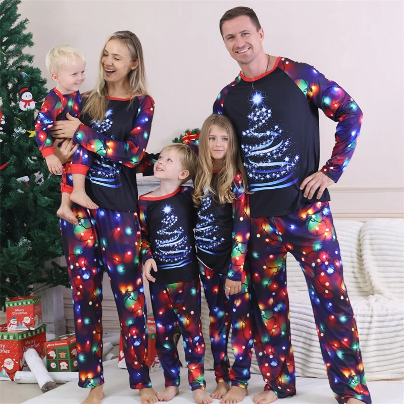 Pijamas navideños a juego familiar