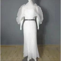 Vestido de maternidad largo plisado blanco para fotos formales
